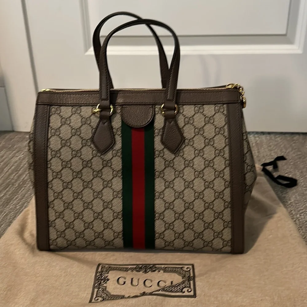 Authentic Gucci Handbag.. - Picture 3 of 4